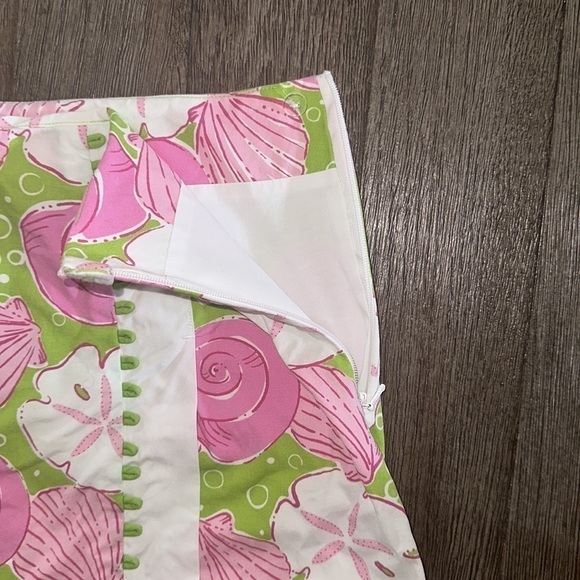 Lilly Pulitzer sand dollar and seashells Skort - Picture 4 of 8